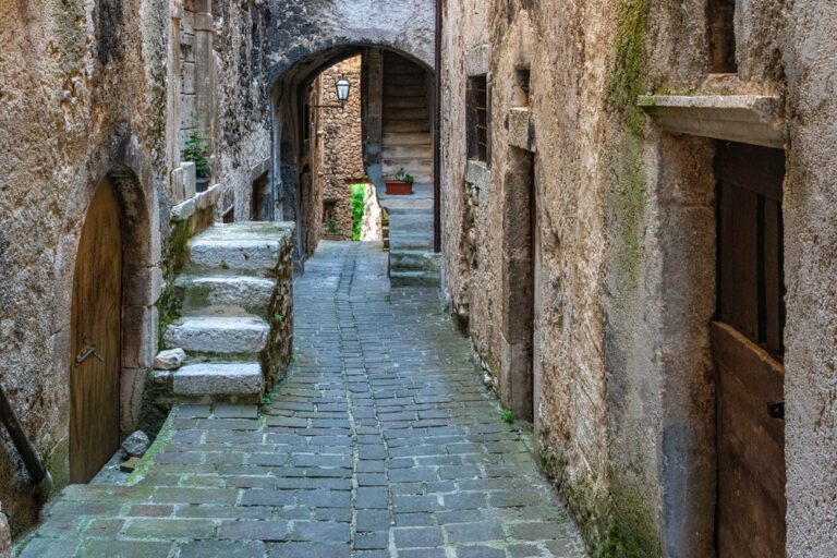 Books Set in Italy That Are More About Mood Than Plot (Atmospheric Italian Novels)